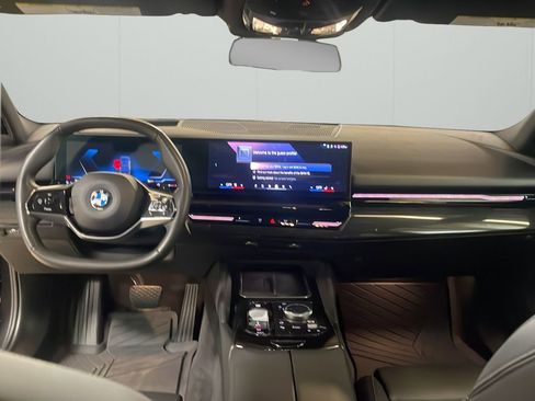 Used 2024 BMW 530i xDrive AWD/4WD image 12