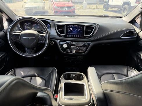 Used 2020 Chrysler Pacifica Limited w/ Advanced Safetytec Group image 18
