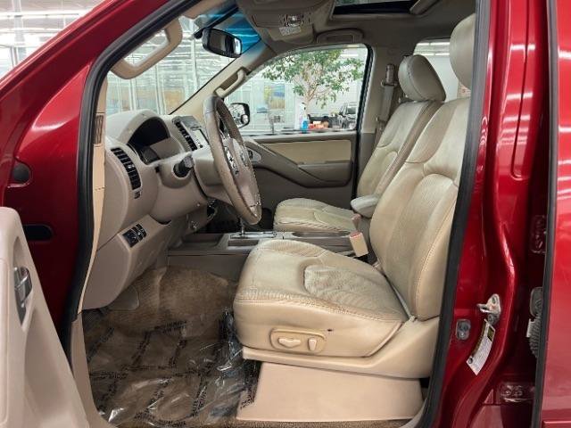 Used 2013 Nissan Frontier SL w/ Moonroof Pkg AWD/4WD image 25