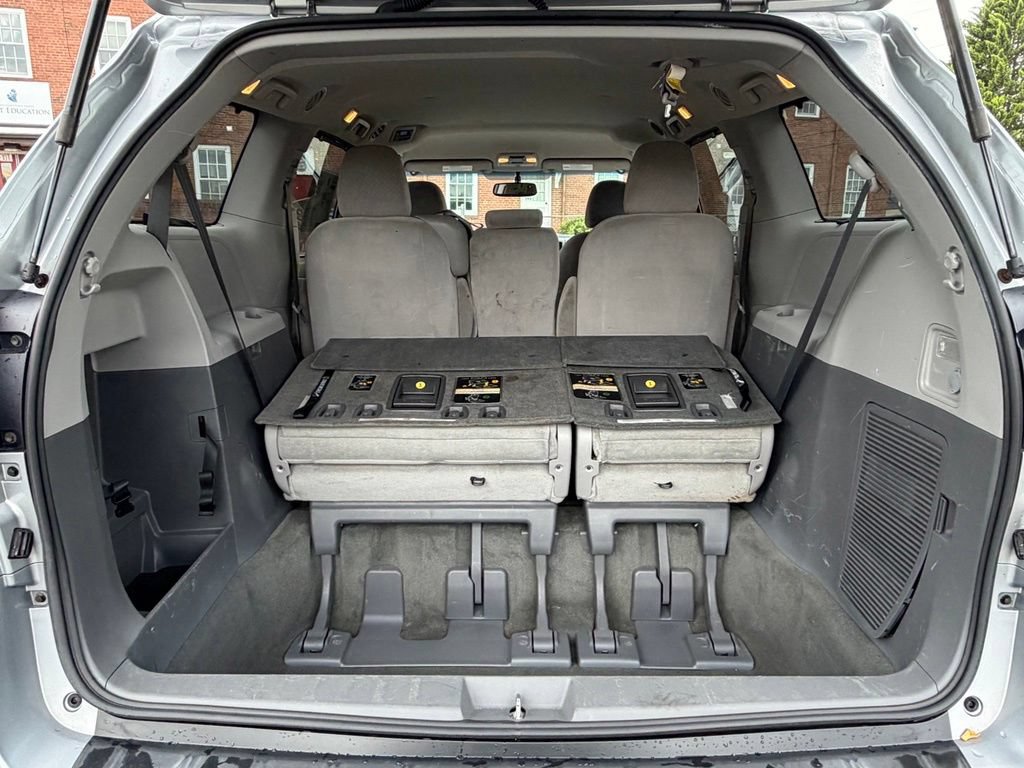 Used 2015 Toyota Sienna LE FWD image 30