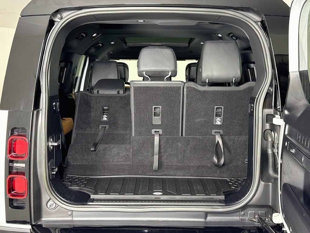 Used 2023 Land Rover Defender 130 X-Dynamic SE AWD/4WD image 26