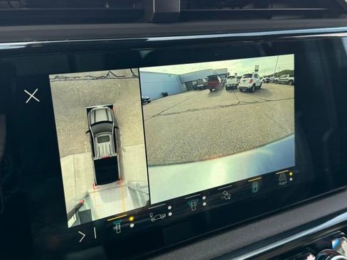 Used 2023 GMC Sierra 1500 AT4 w/ AT4 Preferred Package AWD/4WD image 4