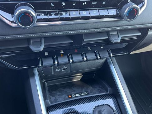 Certified 2024 Chevrolet Colorado LT w/ LT Convenience Package II image 35