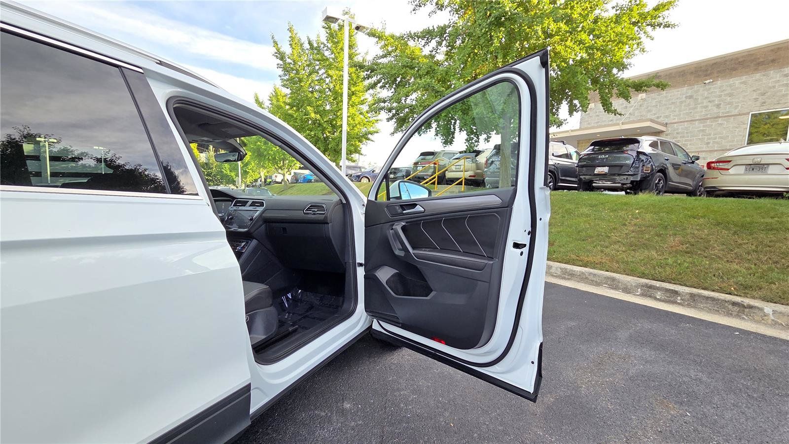 Certified 2022 Volkswagen Tiguan SE AWD/4WD image 29