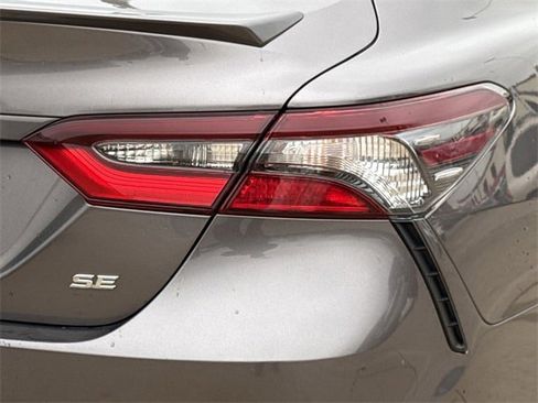 Used 2024 Toyota Camry SE image 6