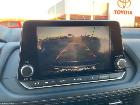 Used 2025 Nissan Rogue SV image 19