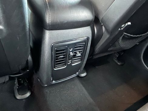 Used 2019 Jeep Grand Cherokee Laredo image 35