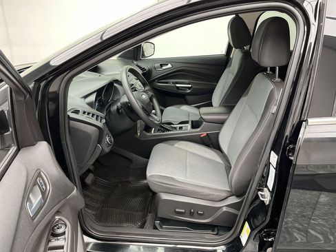 Used 2017 Ford Escape SE FWD image 3