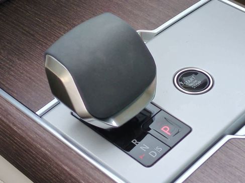 Certified 2024 Land Rover Range Rover SE image 33