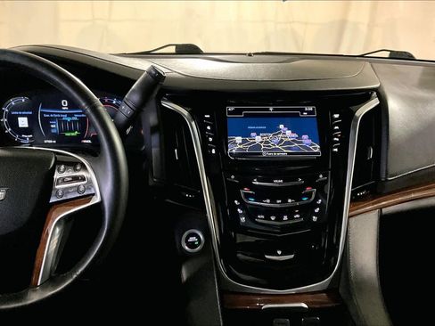 Used 2019 Cadillac Escalade Luxury AWD/4WD image 7
