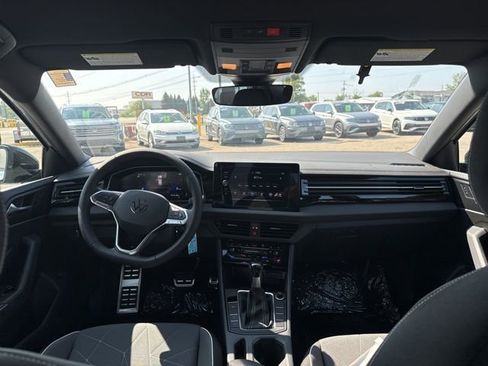 Used 2025 Volkswagen Jetta Sport image 7