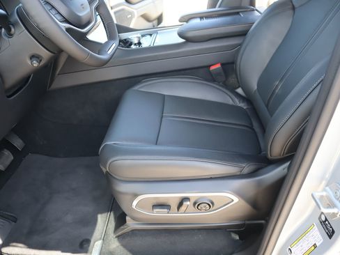 New 2026 Jeep Grand Wagoneer 4WD image 12