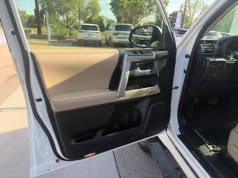 Used 2018 Toyota 4Runner Limited AWD/4WD image 34
