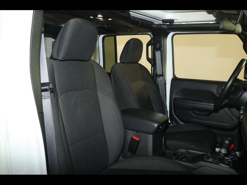 Used 2022 Jeep Wrangler Unlimited Sport image 24