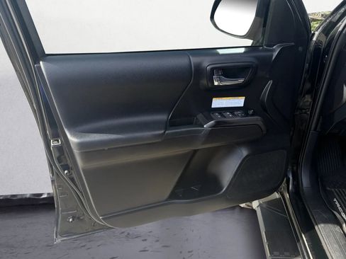 Used 2020 Toyota Tacoma TRD Off-Road image 13