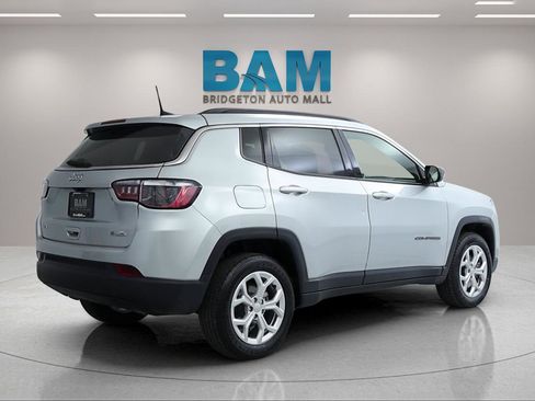 Used 2024 Jeep Compass Latitude AWD/4WD image 3