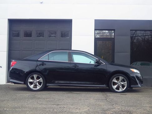 Used 2012 Toyota Camry SE image 5