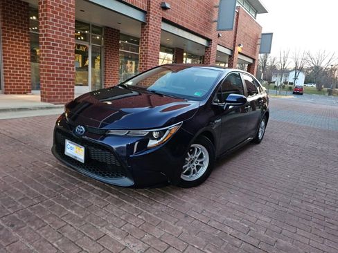 Used 2021 Toyota Corolla LE w/ Carpet Mat Package (TMS) image 3