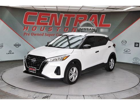Used 2025 Nissan Kicks Play S FWD image 2