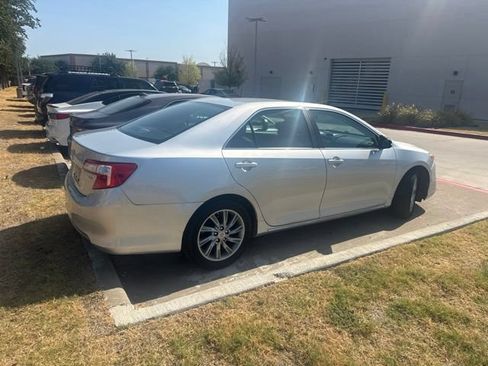 Used 2012 Toyota Camry LE FWD image 3