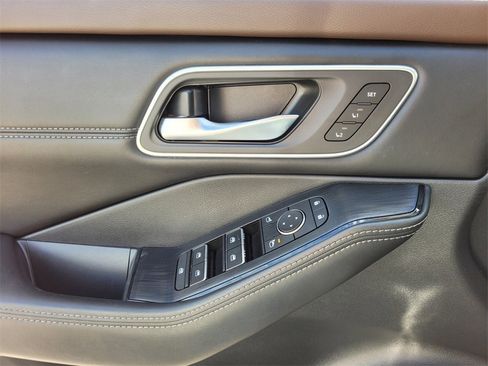 Used 2021 Nissan Rogue SL image 22