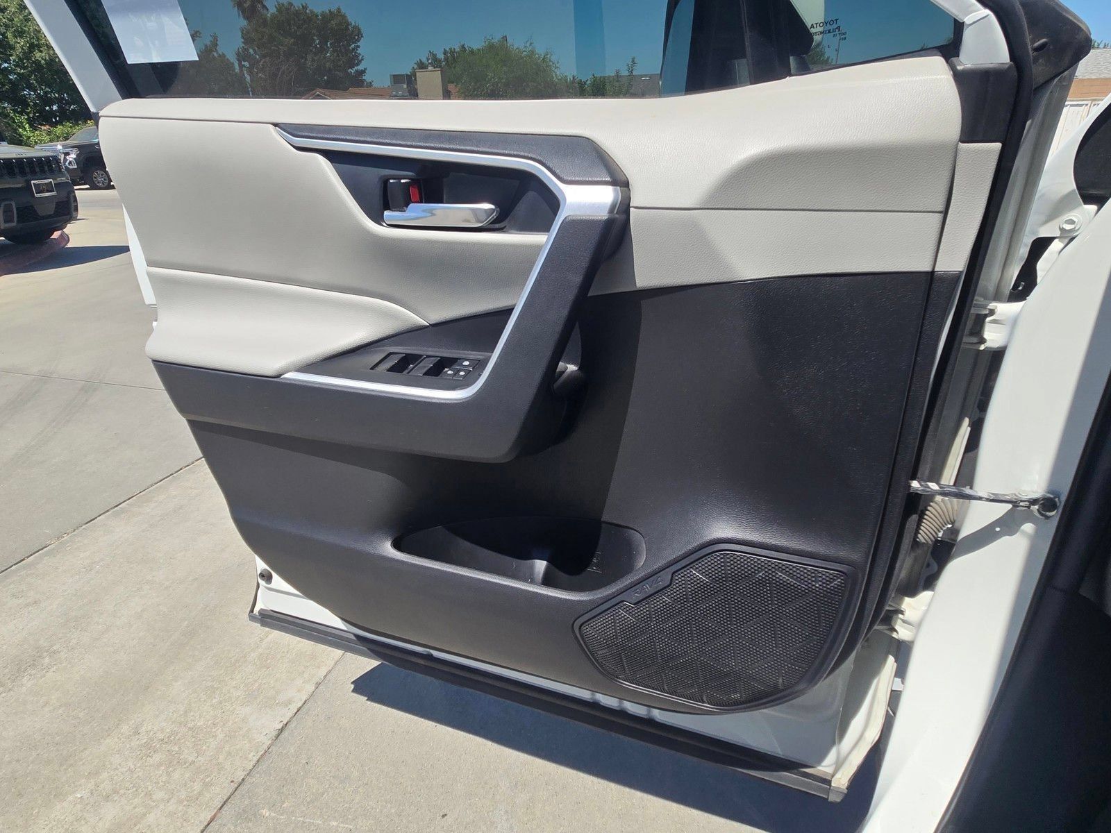Used 2021 Toyota RAV4 XLE AWD/4WD image 18