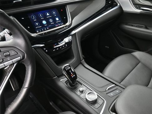 Certified 2023 Cadillac XT6 Sport w/ LPO, ONYX Package image 8