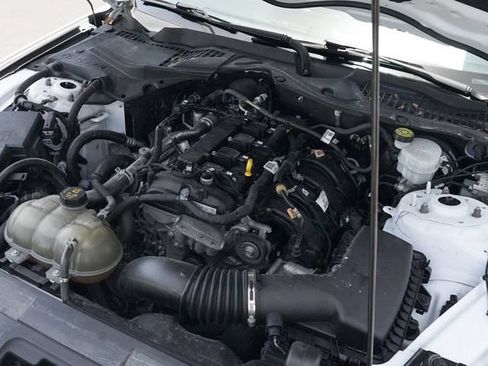 Used 2022 Ford Mustang Coupe w/ Black Accent Package RWD image 40