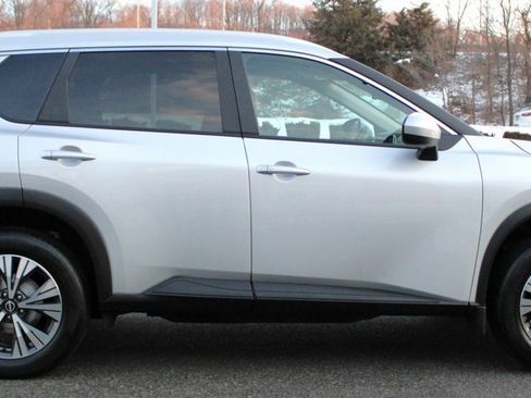 Used 2023 Nissan Rogue SV w/ SV Premium B Package image 5