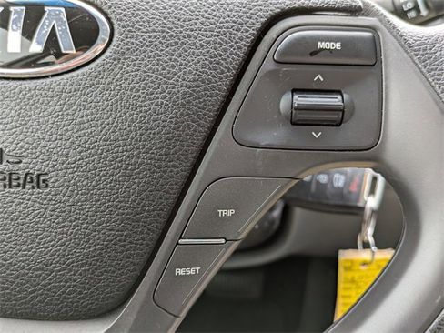 Used 2017 Kia Forte LX image 21