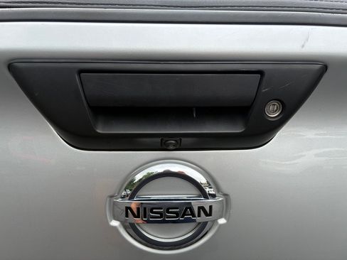 Used 2017 Nissan Titan SL AWD/4WD image 10