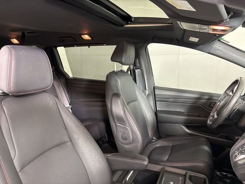 Used 2025 Honda Odyssey Sport-L image 17