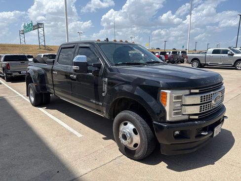 Used 2019 Ford F350 Platinum w/ Platinum Ultimate Package AWD/4WD image 3