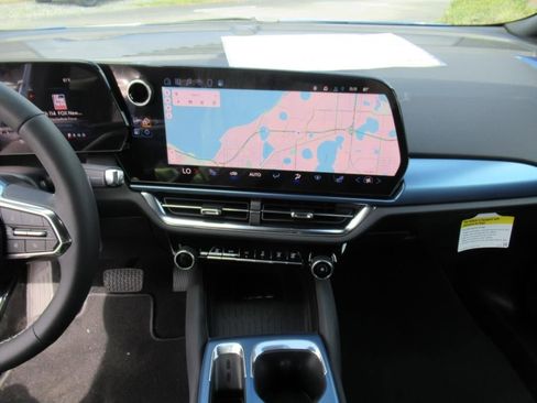 New 2025 Chevrolet Equinox EV LT w/ Convenience Package image 20