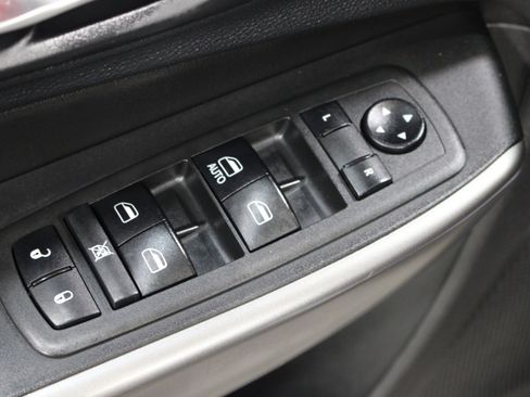 Used 2019 Jeep Cherokee Latitude w/ Popular Appearance Group FWD image 7