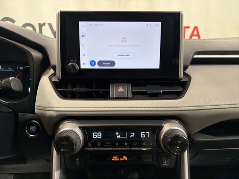 Used 2025 Toyota RAV4 XLE AWD/4WD image 30