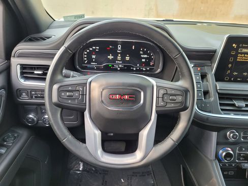 Used 2023 GMC Yukon SLT image 16