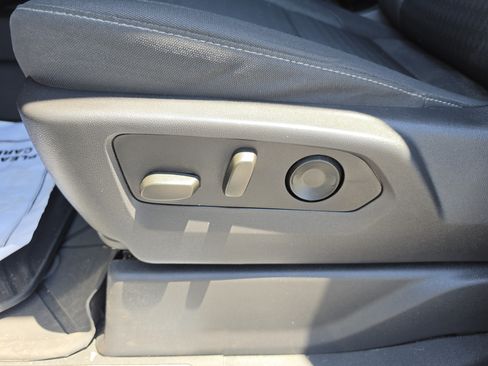 Used 2023 Chevrolet Silverado 1500 LT AWD/4WD image 25