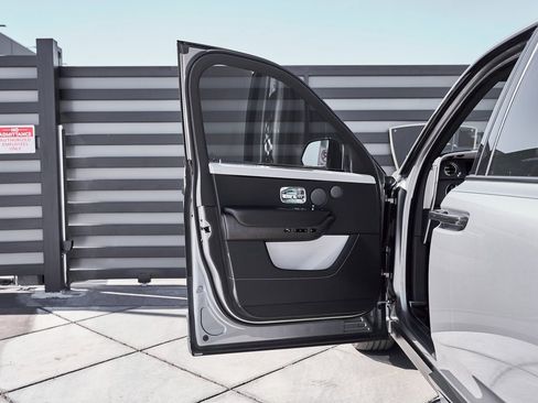 Used 2023 Rolls-Royce Cullinan image 32