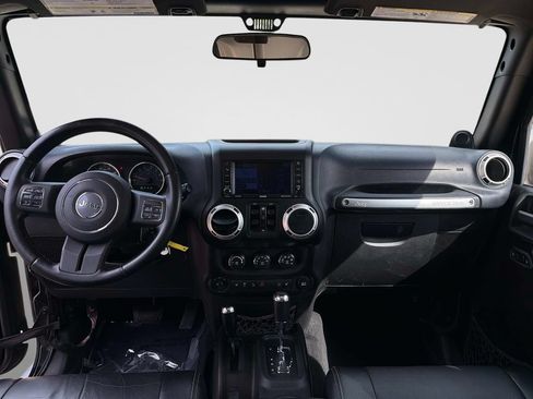 Used 2012 Jeep Wrangler Unlimited Sahara w/ Connectivity Group AWD/4WD image 17