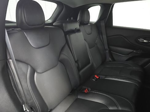 Used 2023 Jeep Cherokee Altitude Lux image 16