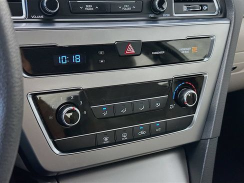 Used 2015 Hyundai Sonata SE w/ Option Group 09 FWD image 18