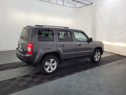 Used 2016 Jeep Patriot Latitude AWD/4WD image 10
