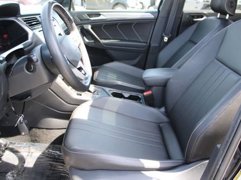 Used 2023 Volkswagen Tiguan SE R-Line FWD image 30