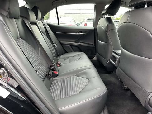 Used 2018 Toyota Camry SE FWD image 11