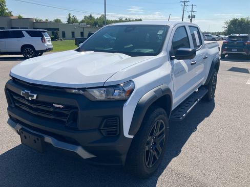 Used 2023 Chevrolet Colorado Trail Boss w/ Technology Package AWD/4WD image 3