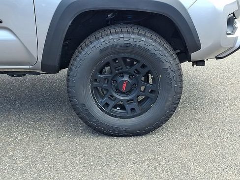 Used 2020 Toyota Tacoma TRD Off-Road w/ Technology Package AWD/4WD image 26