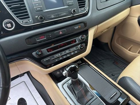 Used 2015 Kia Sedona FWD image 31