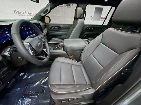 Used 2025 Chevrolet Suburban Premier w/ Sun And Tow Package AWD/4WD image 24