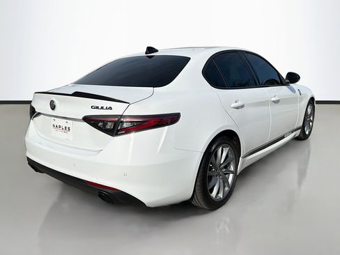 Used 2024 Alfa Romeo Giulia Sprint RWD image 4